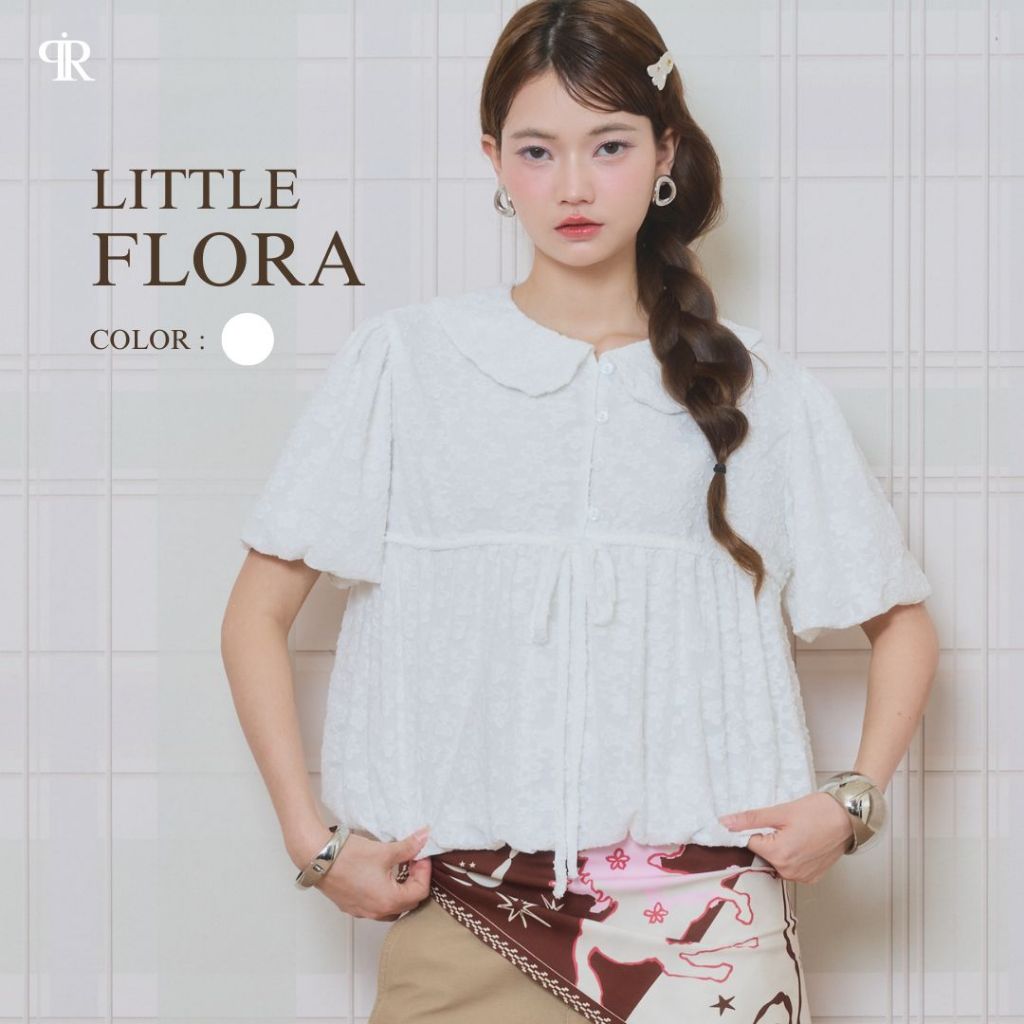 Panchitar Little Flora – เสื้อเชิ้ตแขนตุ๊กตา ผ้าลายดอกไม้สีขาวสไตล์น่ารักดีเทลคอบัวและสายผูกโบว์ด้านหน้า