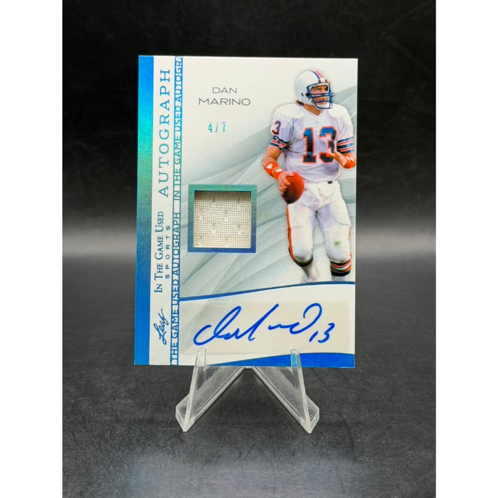 การ์ดอเมริกันฟุตบอลลายเซ็นชิ้นผ้า Dan Marino 2025 Leaf In The Game Used Auto 4/7 (#IGA-DM2)