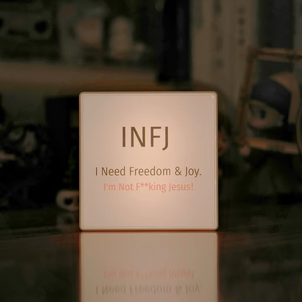 กล่องไฟMagnet MBTI มี5แบบ 5.8cm.(รอ1-2อาทิตย์)