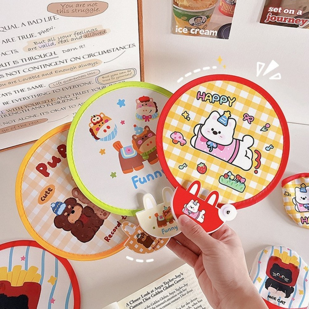 PROKIT พัดพับได้ มีด้ามจับ ลายการ์ตูนน่ารัก พัดพกพาทรงกลม น้ำหนักเบา สำหรับหน้าร้อน กิจกรรมกลางแจ้ง