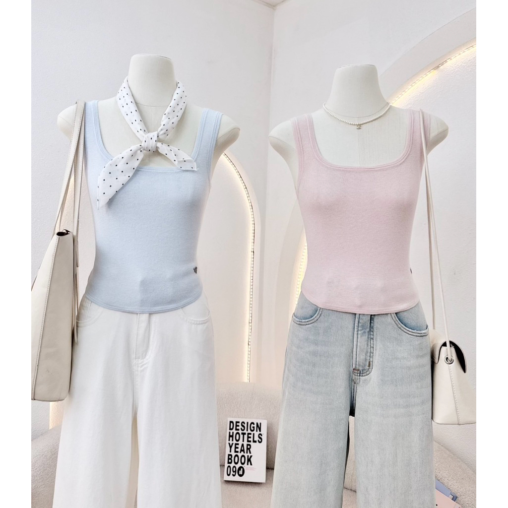 WA YA เสื้อกล้ามคอยูผ้าไหมพรมติดอะไหล่เงิน
