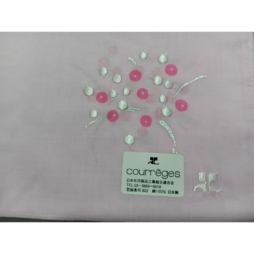 ผ้าเช็ดหน้า สีชมพูลายปัก courreges