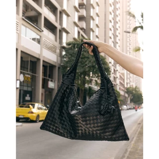 MUNIGA รุ่น Stockholm Woven Bag กระเป๋าสาน สะพายไหล่ กระเป๋าใส่โน๊ตบุ๊คได้ กระเป๋าใส่ไอแพด Best Seller