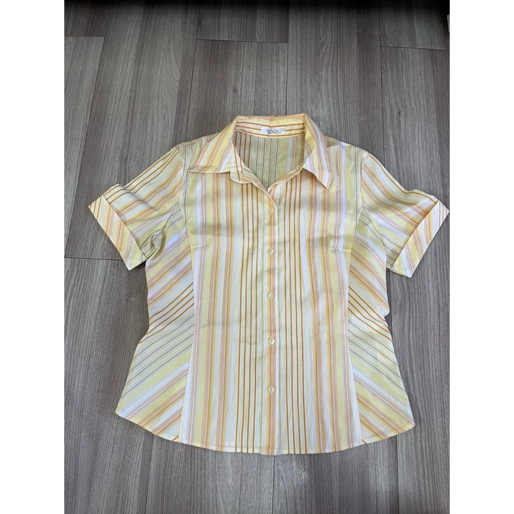 เสื้อเชิ้ต ปก แขนสั้น เสื้อทำงานสุภาพ  Itokin size 38 อก 34 นิ้ว เอว 32  นิ้ว  23 นิ้ว ส่งต่อ