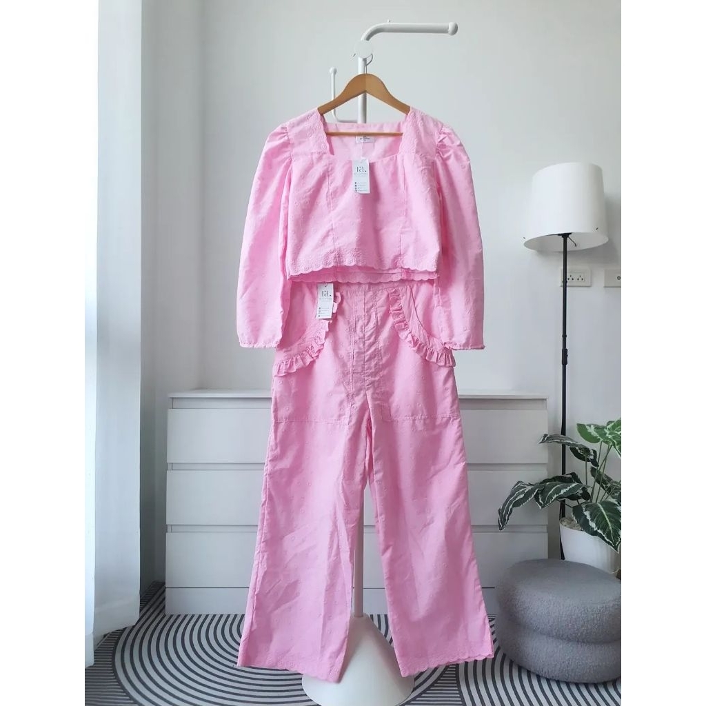 ชุดเซ็ต Rita. apparel set (รบกวนอ่านรายละเอียดสินค้าและตัดสินใจก่อนสั่งซื้อ สั่งแล้วห้ามยกเลิกและพร้