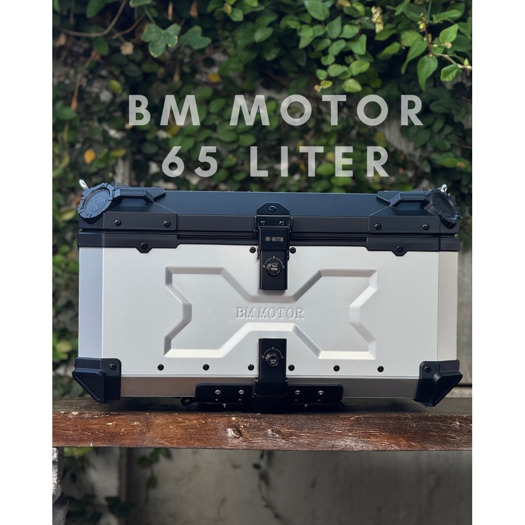 BM MOTOR กล่องท้ายรถมอเตอร์ไซค์ ขนาด 65 liter ลาย X ปี 2025