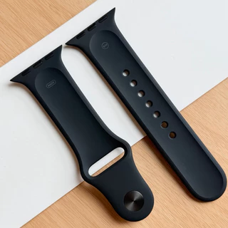 สายสั้น Black Sport Band (รุ่นใหม่ จะไม่ดำสนิทเหมือนรุ่นเก่า)มือหนึ่ง S/M มี 2 Sizeในตัวเลือกค่ะ แท้💯 ไม่มีกล่องนะคะ