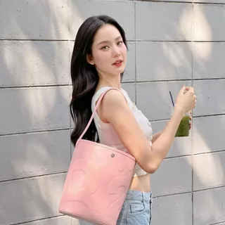 กระเป๋าถัง Rally Mini Whisper ลายปั๊มลายนูน หนังPU นุ่ม สะพายข้างได้หลายสไตล์