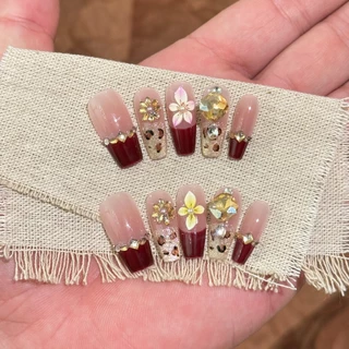 เล็บปลอมสำเร็จรูป ทำจากเจลแท้ 100% ทำด้วยมือ แถมเจลและตะไบเล็บให้ฟรี เล็บปลอมสไตล์เกาหลีและตะวันตก ดีไซน์เรียบง่าย สวยงา