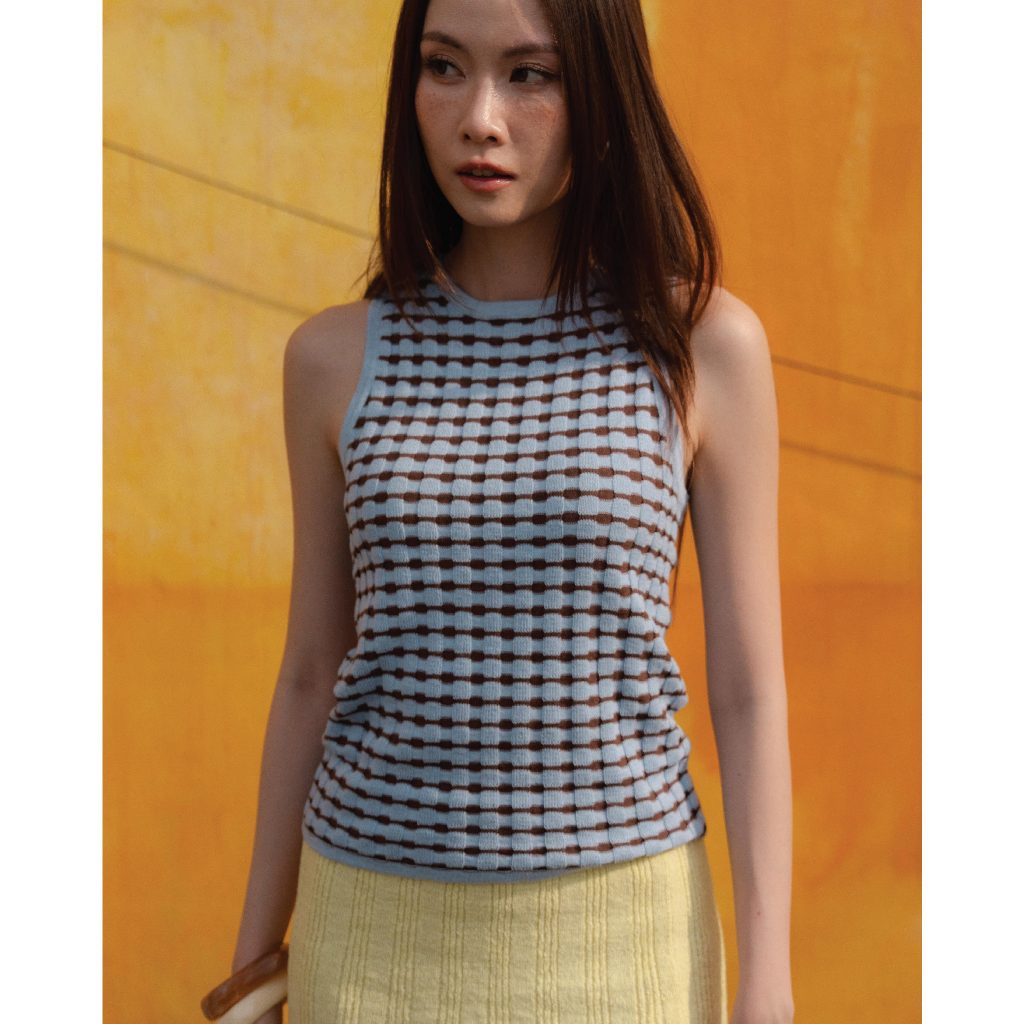 knitCircle - MARNIE Top (3 สี) เสื้อกล้ามไหมพรม คอกลม ทรงพอดีตัว ลายทอพิเศษสลับสีเหมือนตารางหมากรุก ผสมลายทอ rib แนวตั้ง