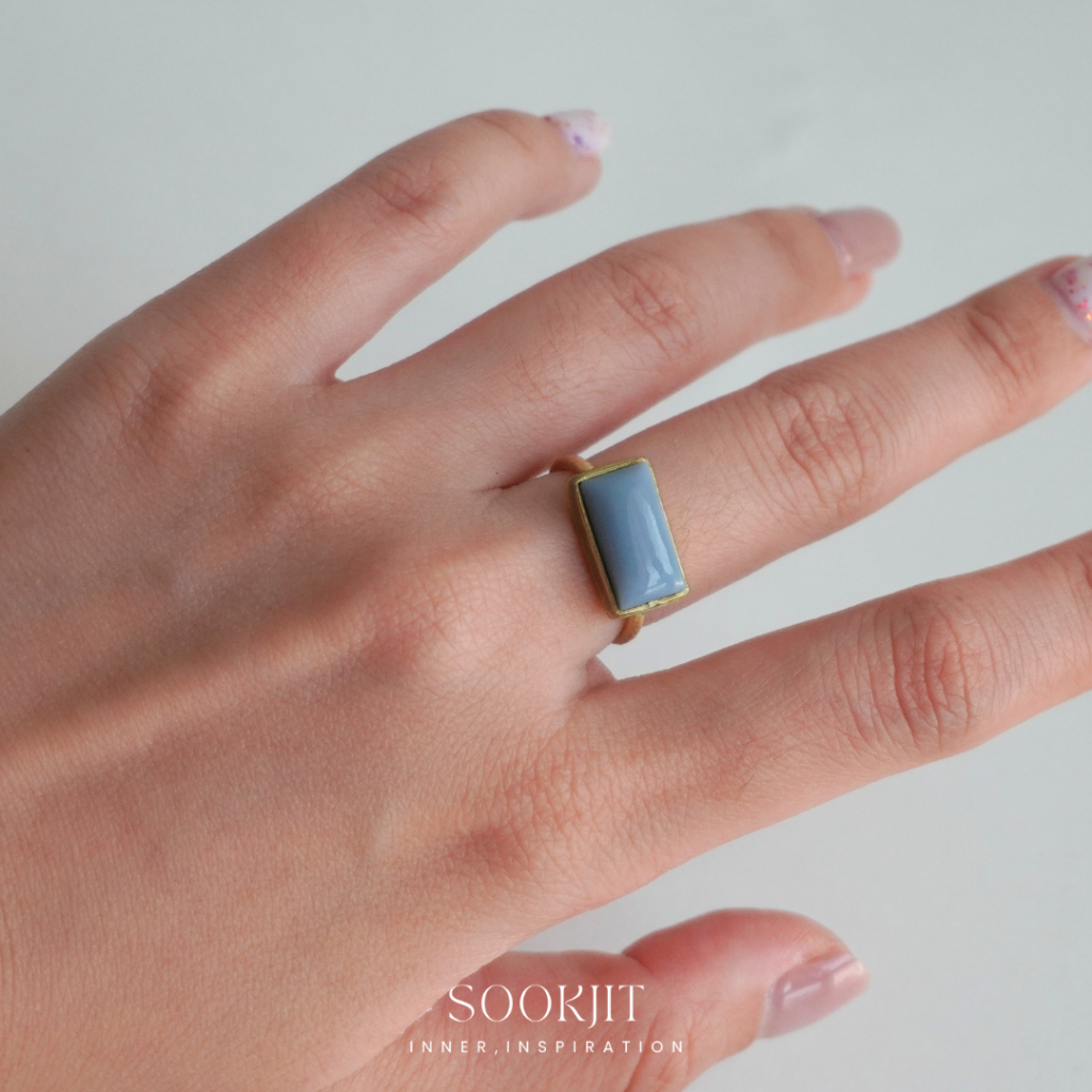 Owyhee Blue Opal แหวนเงินแท้ ชุบทอง18k บลูโอปอล หินหายาก เสริมการสื่อสาร อารมณ์เย็นและนิ่งขึ้น R0001