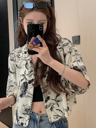 เสื้อเชิ้ตลายดอก ผ้าบาง ทรงหลวม สไตล์ฮาวาย ย้อนยุคฮ่องกง รุ่นใหม่ฤดูร้อน 2026 เหมาะใส่เที่ยวชายหาด สำหรับผู้หญิง