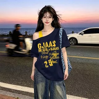 เสื้อเปิดไหล่ผู้หญิง เสื้อยืดแขนสั้นโอเวอร์ไซซ์ ลายตัวอักษร ทรงหลวม พรางต้นแขน ใส่สบาย เสื้อแฟชั่นเกาหลี เสื้อยืดผู้หญิง