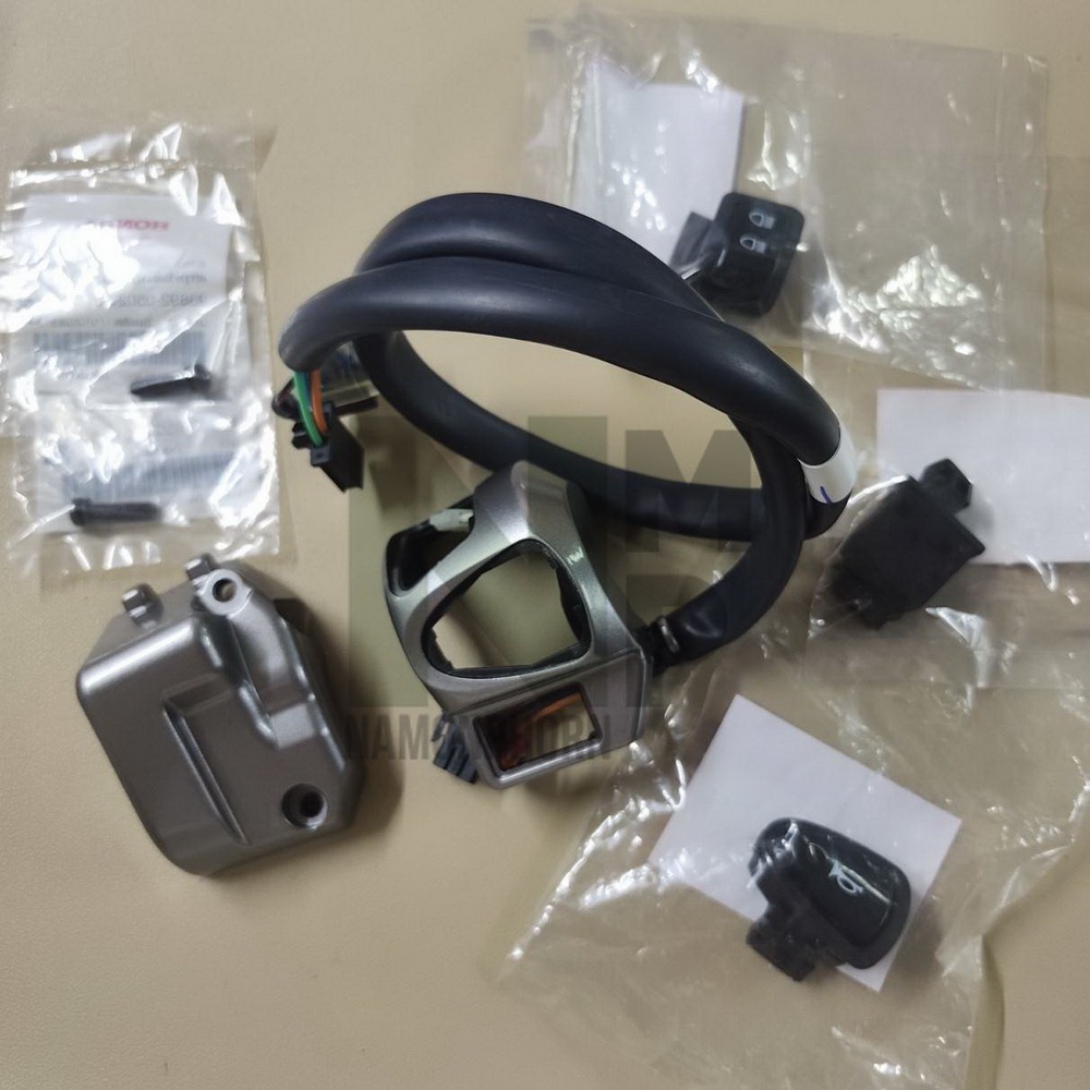 ชุดสวิทช์แฮนด์ ซ้าย ชุดสวิทแฮนด์ L SCOOPY I 2017-2020  แท้ HONDA WINKER  HORN  DIMMER SWITCH แตร ไฟเลี้ยว ไฟสูง-ต่ำ  70