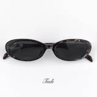 แว่นกันแดด TUDI รุ่น SORA เลนส์ Polarized ( ยกเว้นเลนส์สีส้ม ) ดีไซน์ทรงรีที่ให้ลุคเรียบ เท่ และดูทันสมัย เหมาะสำหรับสาย