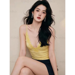 Mikoพร้อมส่ง🍷เสื้อสายเดี่ยว คอวี ผ้าซาติน ลายลูกไม้ หรูหรา เรียบง่ายแต่สวยงาม ใส่ได้ทั้งวัน กระชับรูป เซ็กซี่ผู้หญิง