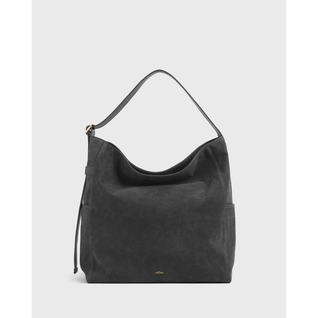 Tocco Toscano Carin Slouchy Hobo Bag กระเป๋าหนังกลับพรีเมียม ปรับสายสะพายไหล่ได้ จุของเยอะ สไตล์มินิมอล Quiet Luxury