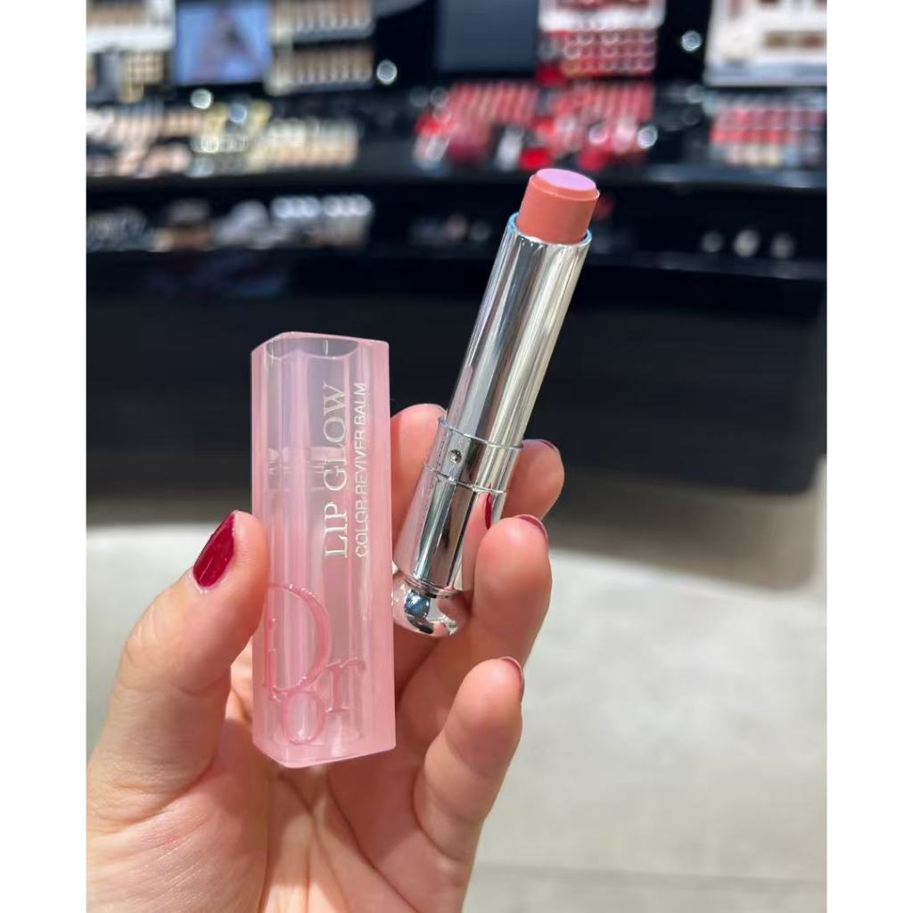 มาพร้อมถุงบรรจุภัณฑ์แบรนด์🎁DIOR Addict Lip Balm 3.2g. ลิปบาล์มจาก Dior สำหรับผู้หญิง บำรุงและให้ความชุ่มชื้นแก่ริมฝีปาก