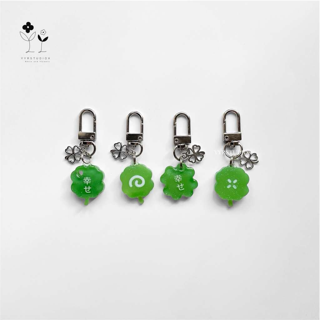 YYRSTUDIOX -mini lucky cloverkeychain พวงกุญแจใบโคลเวอร์จากเรซิ่น