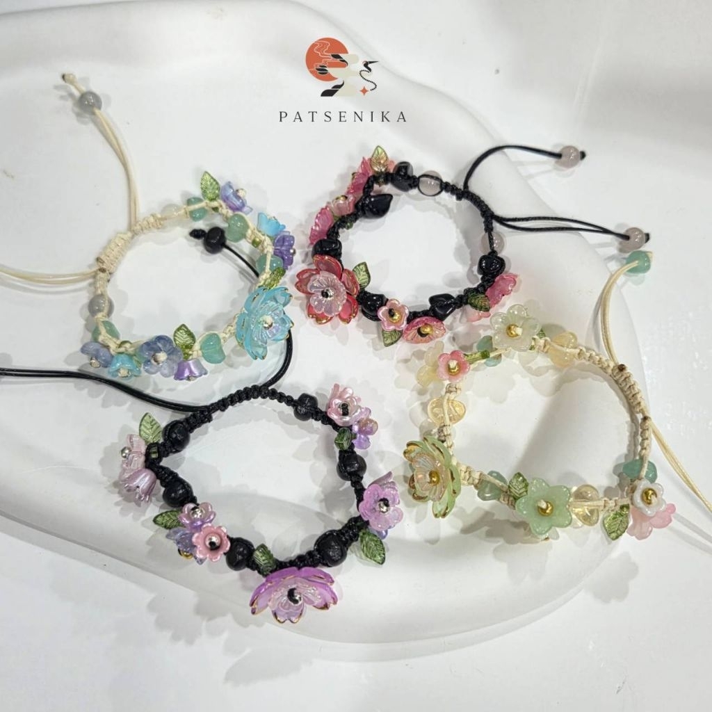 [ลายไม่ซ้ำใคร] กำไลข้อมือดอกไม้ กำไลข้อมืองานถัก สร้อยข้อมือ งาน Handmade 100% - Patsenika
