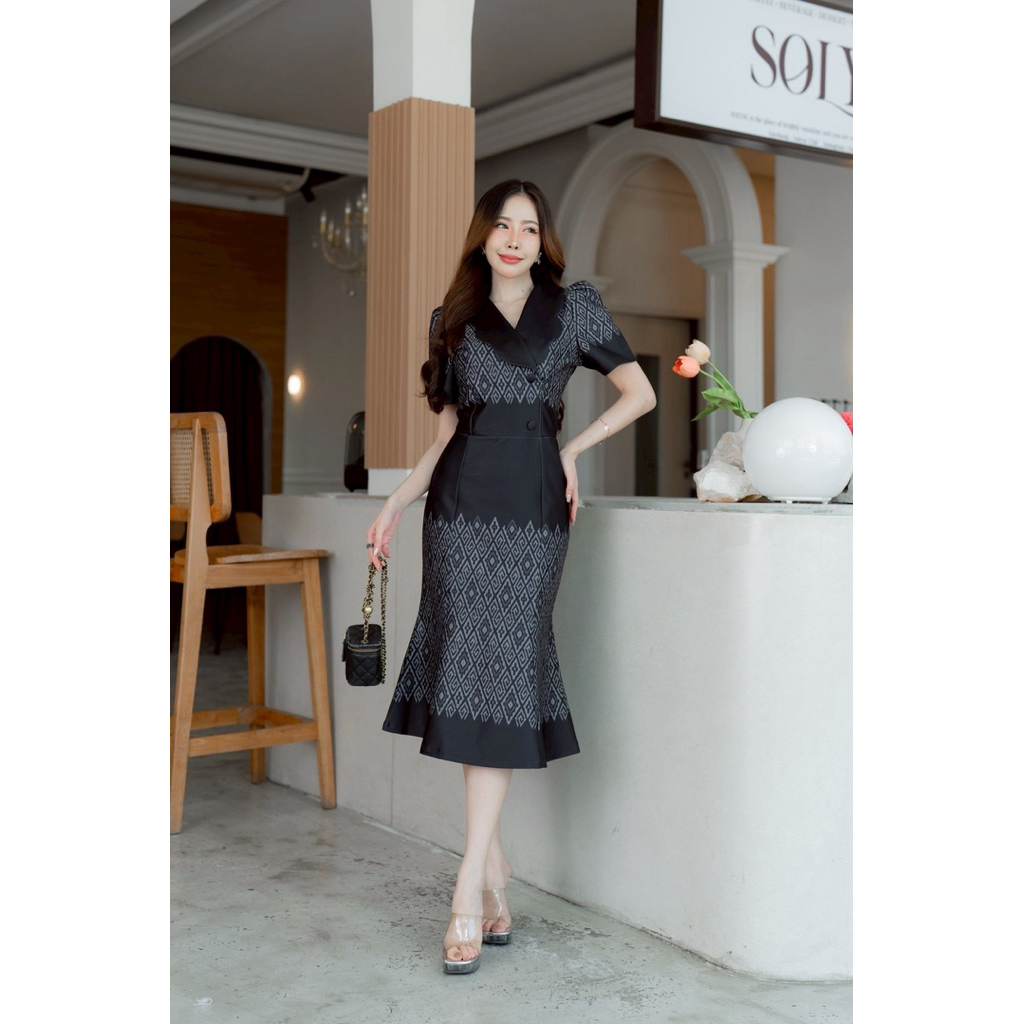 Dr2020 ชุดเดรสพิมพ์ลายญี่ปุ่น แขนยาว กระบอกเข้ารูป กระโปรงหางปลา สวยใส ใส่สบาย - Dress, Lady