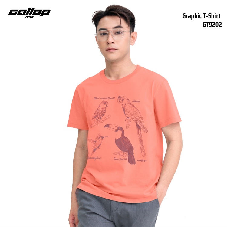 GALLOP Men’s Graphic T-Shirt เสื้อยืดคอกลมลายกราฟิก ทรง Regular Fit (GT9202)