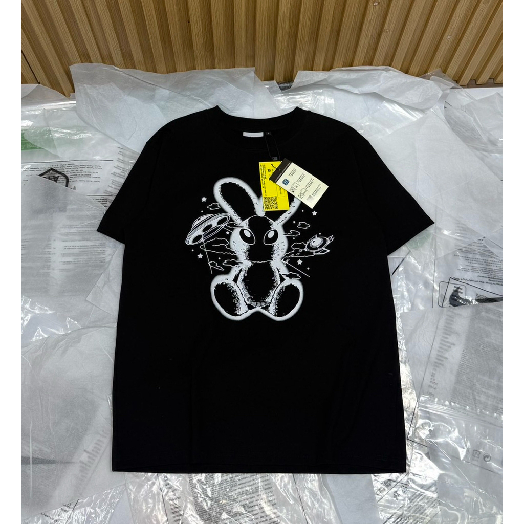 พร้อมส่ง เสื้อ A.DLVv. Solo Rabbit Alien T-Shirt เสื้อยืดสตรีทแฟชั่น สกรีนลายกราฟฟิค ผ้าใส่สบาย งานคุณภาพ รุ่นใหม่ล่าสุด