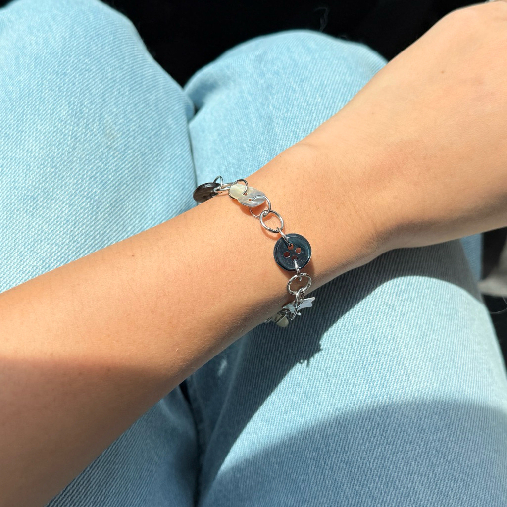 Lookpaadcollections - Ink Navy Button Bracelet สร้อยข้อมือกระดุมสีโทนเข้ม