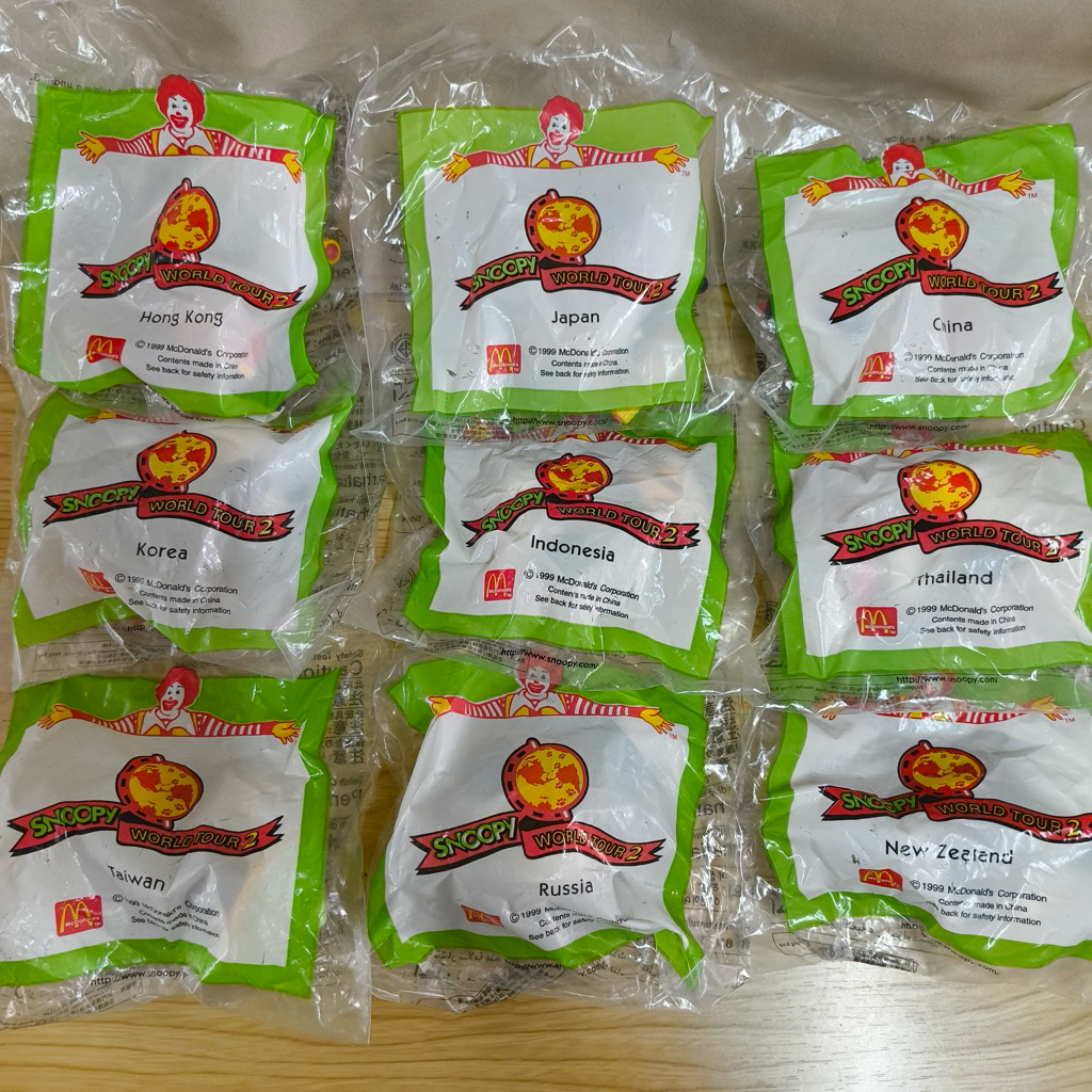 ของเล่น Happy Meal จาก McDonald's คอลเลกชัน Snoopy World Tour 2 1999