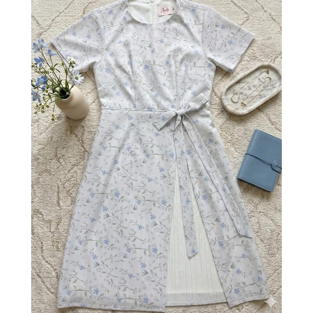 เดรสคอกลมแต่งพลีท แบรนด์ Araya Closet size L อก37 ตัดโดยช่างคนไทย ผ้านิ่มใส่สบายไม่ร้อน