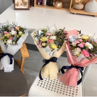 [🚀ช่อดอกไม้สดพร้อมส่งด่วน🌸] 🌸ช่อคละดอกสด 🌼คาเนชั่น เดซี่ อ้อกซิเพ และใบไม้🌿ขนาดสูง 30 กว้าง 15 ซม. รับเยอะทักแชทก่อนนะคะ