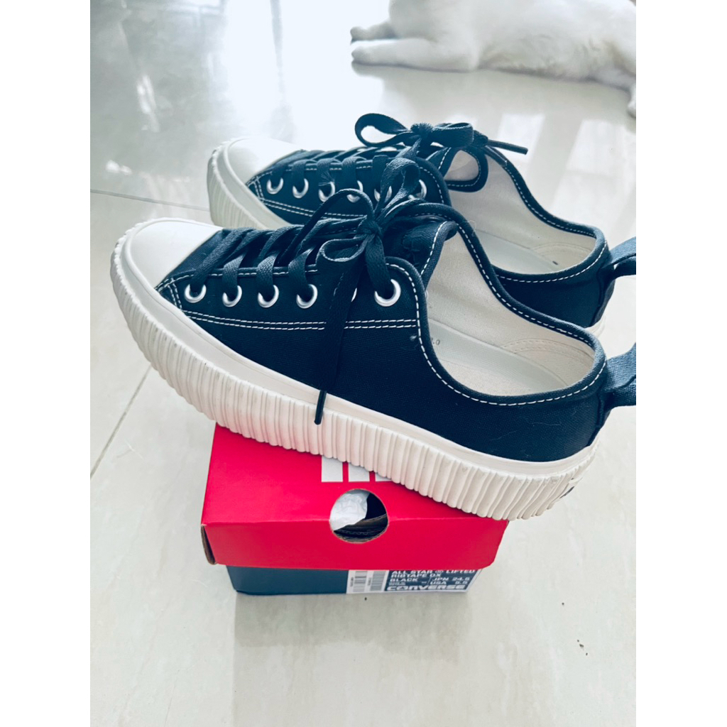 ส่งต่อรองเท้าConverse