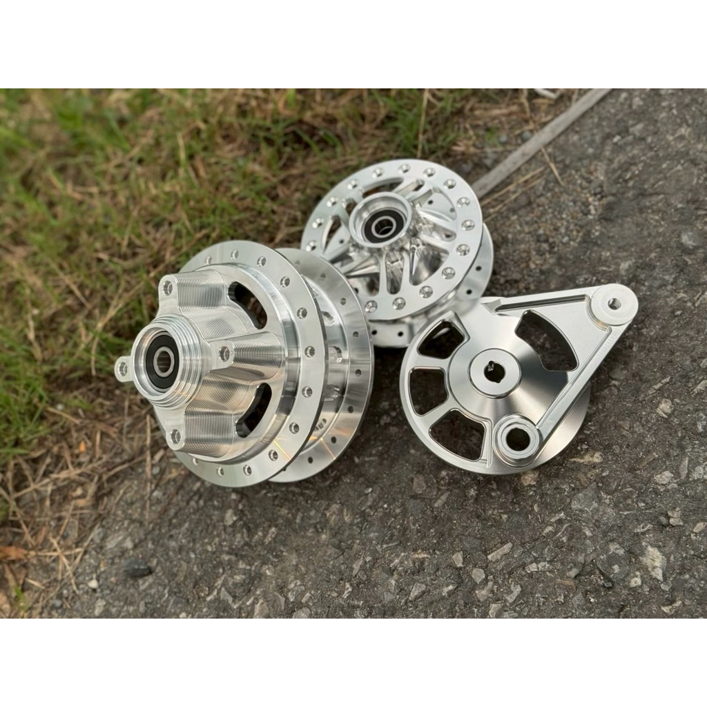 Bộ Moay-ơ trước lớn mô hình sóng CNC dày đặc biệt mỗi năm cộng với một bộ đầy đủ.