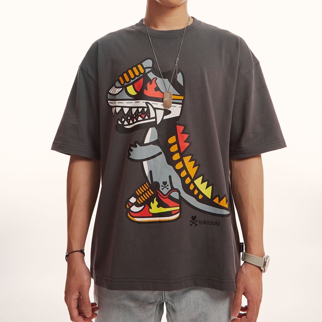 TOKIDOKI เสื้อยืดผู้ชาย SNEAKER KAIJU S/S TEE