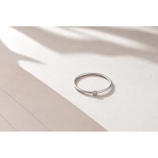 แหวนเงินแท้ 925 ชุบทองคำขาว ประดับเพชร CZ Swiss Diamond [ รุ่น lyn - Allure Jewelry ]