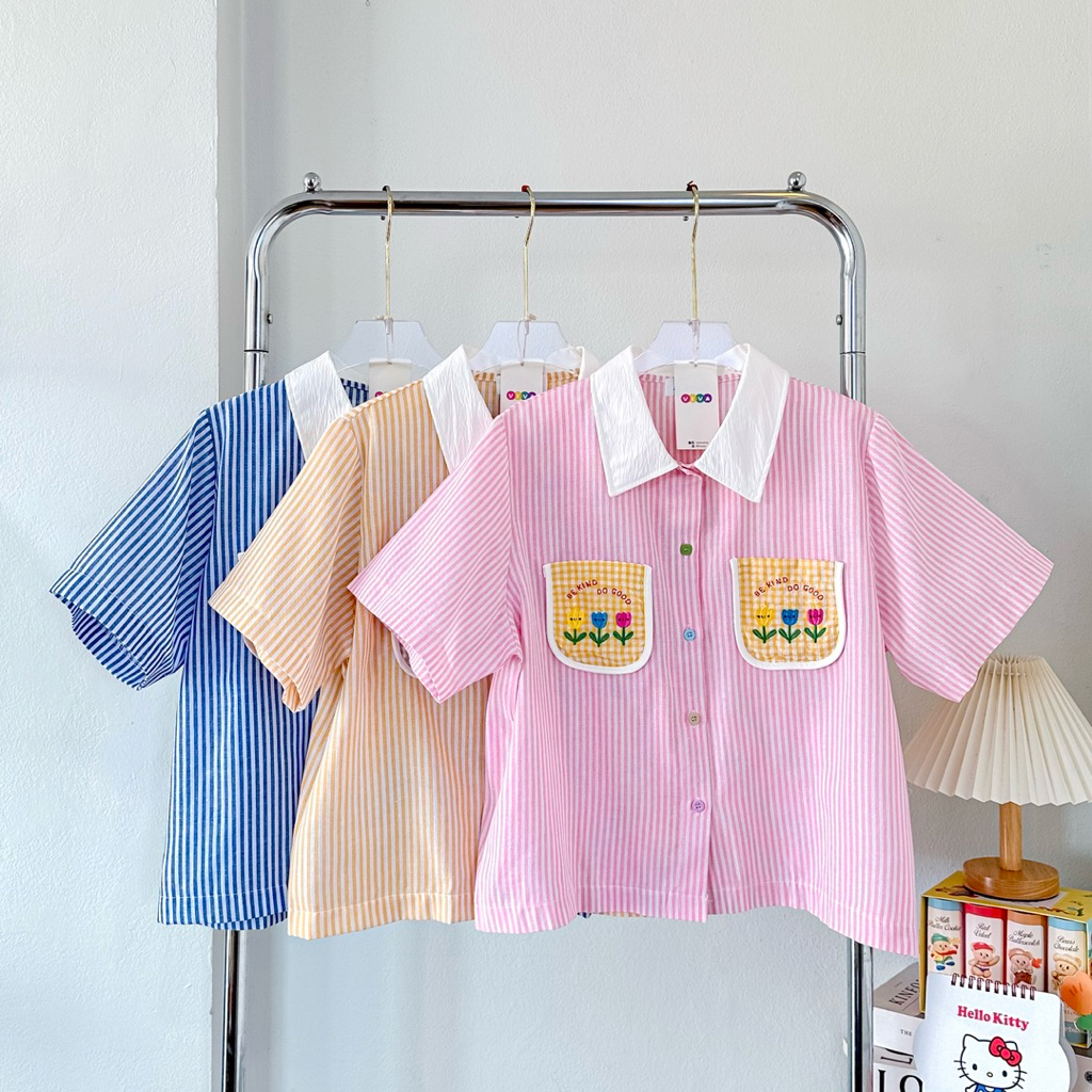 เสื้อเชิ้ตคอปกขาว  ตัวกระเป๋าเป็นลายสก๊อตตัดกับสีเสื้อปักทิวลิป