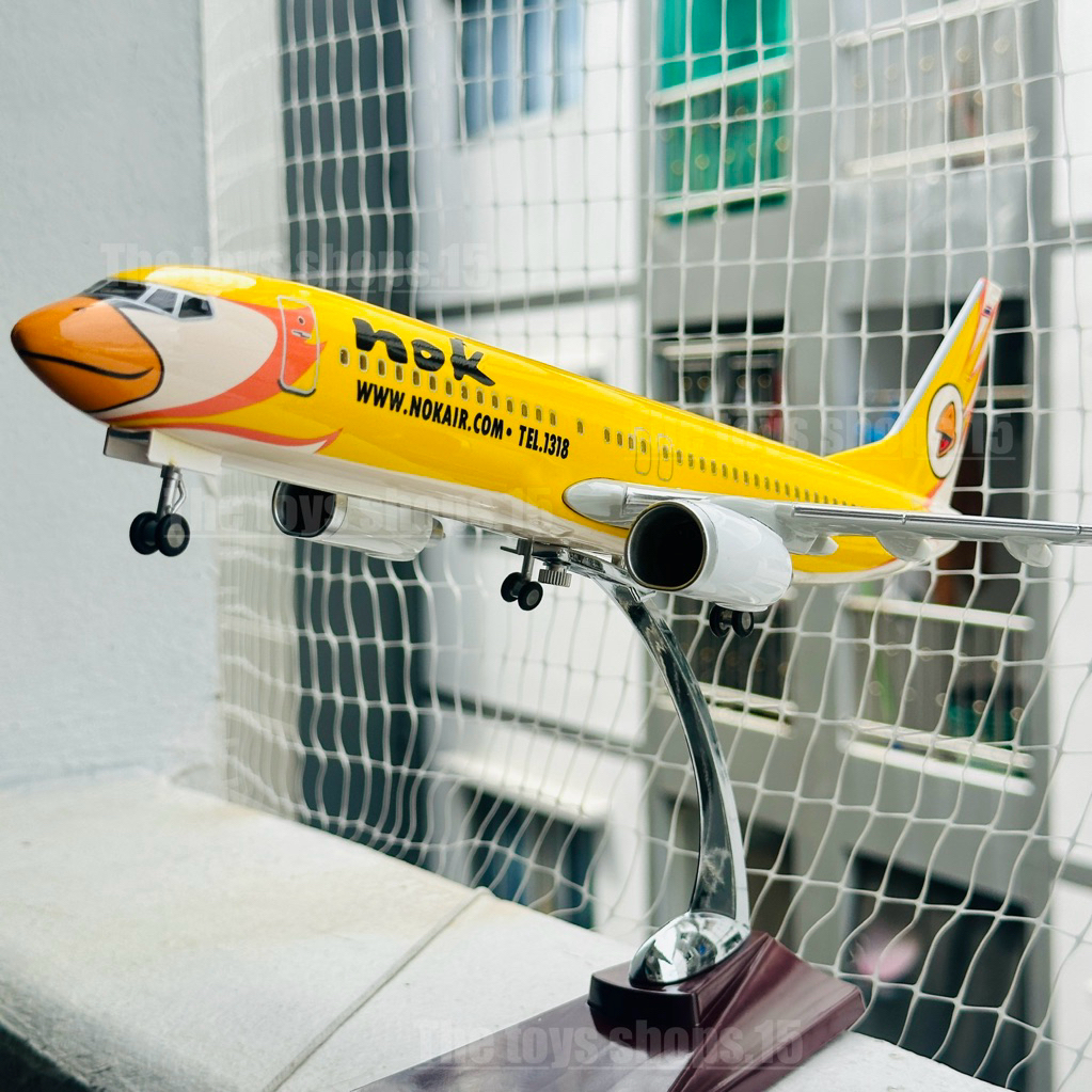 โมเดลเครื่องบินพาณิชย์ นกแอร์ nok air มีไฟในห้องโดยสาร ระบบชาร์จแบตusb มีล้อและขาตั้งให้ งานจริงสวยมาก ถ่ายจากงานจริงค่ะ