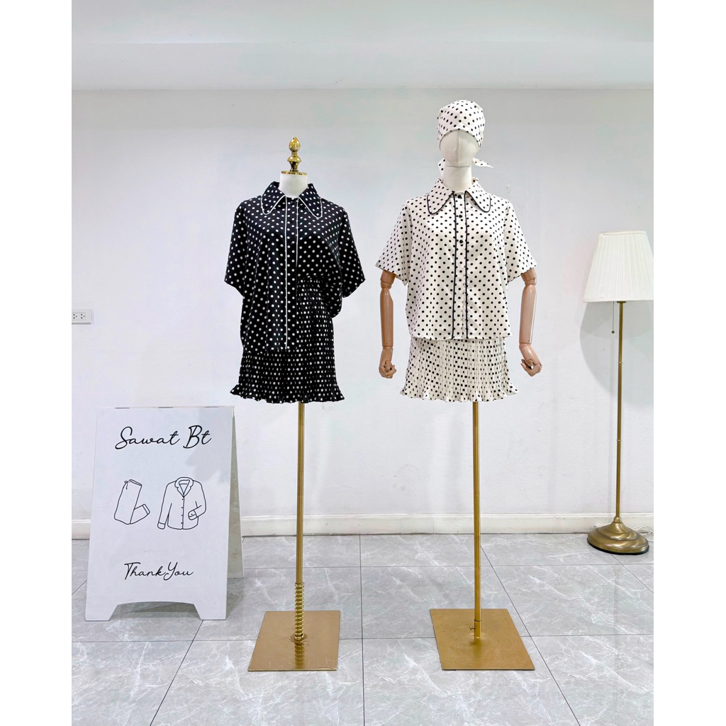 sawat bt "Florence pleated set"  แบบใหม่พร้อมเสิร์ฟดีเทลตัวเสื้อแขนสั้นทรงoversizeคอปกมนเดินกุ้นปกและสาบ