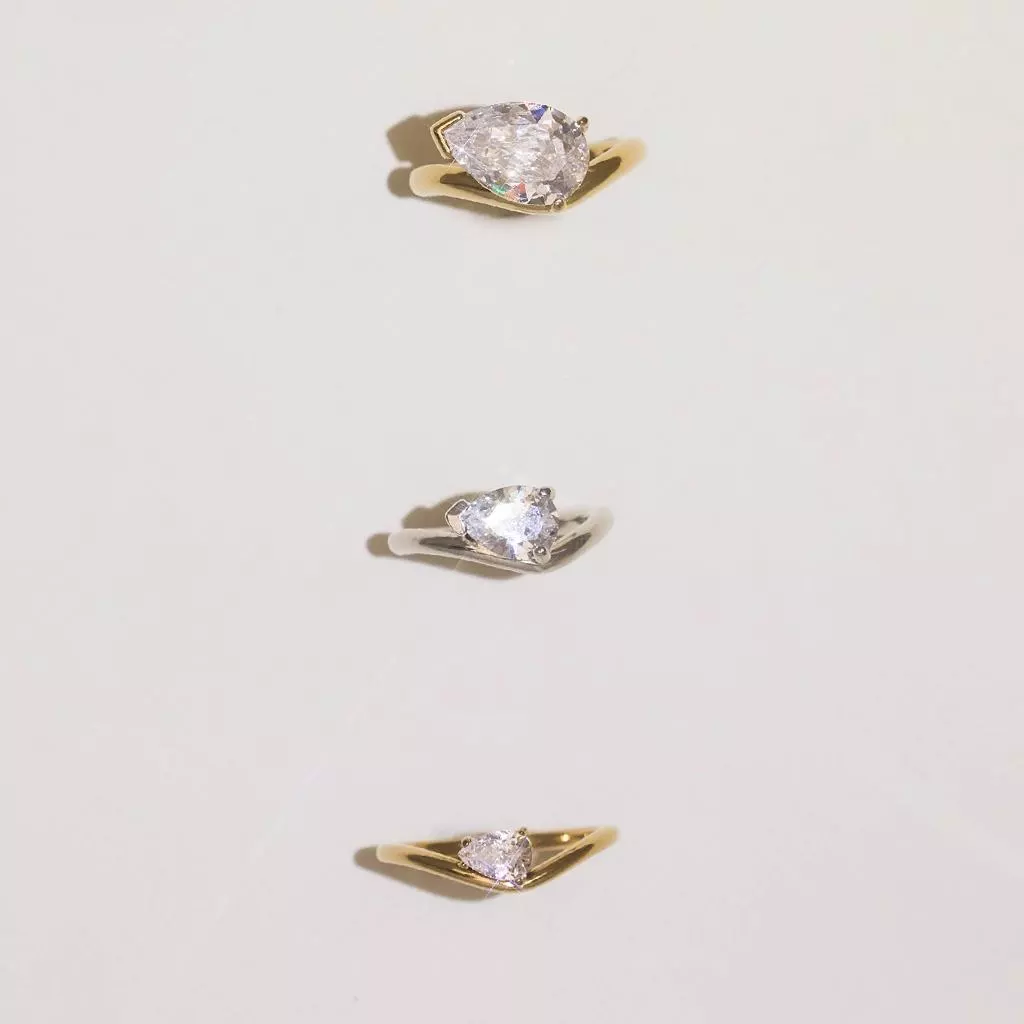 Valichain - Petite Gem Pear Ring