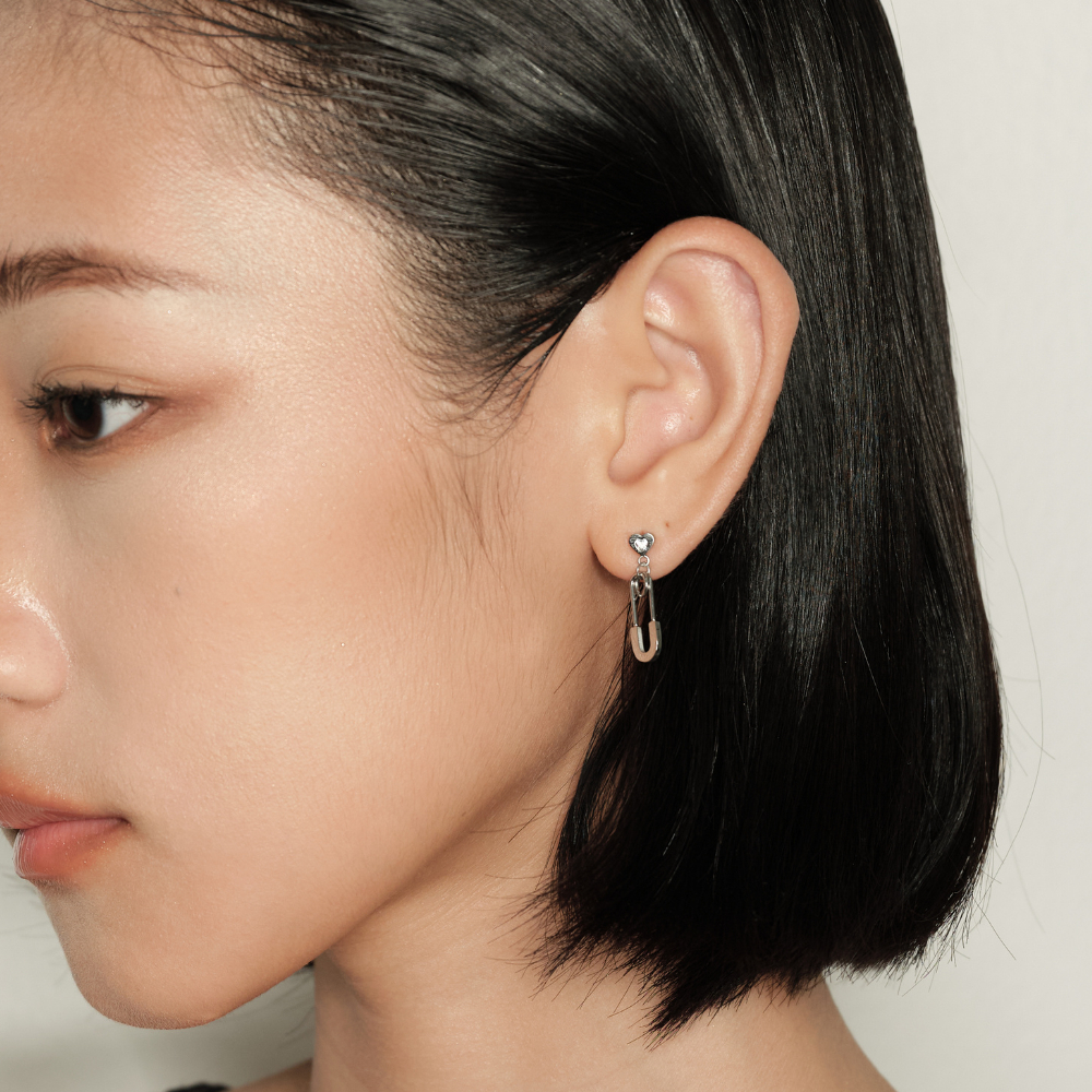 Bemet safety heart earring stud ต่างหูแป้นสแตนเลส