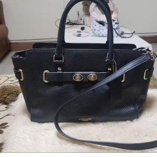 กระเป๋า Coach แท้100% ✨💯 #ของแท้ # มือ 2 คล้องมือและสะพายไหล่ 👜✨ #กระเป๋า #Coach #มือสอง #แฟชั่น