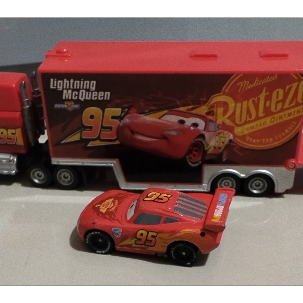 รถเหล็กบรรทุก Mack Disney Pixar Cars
