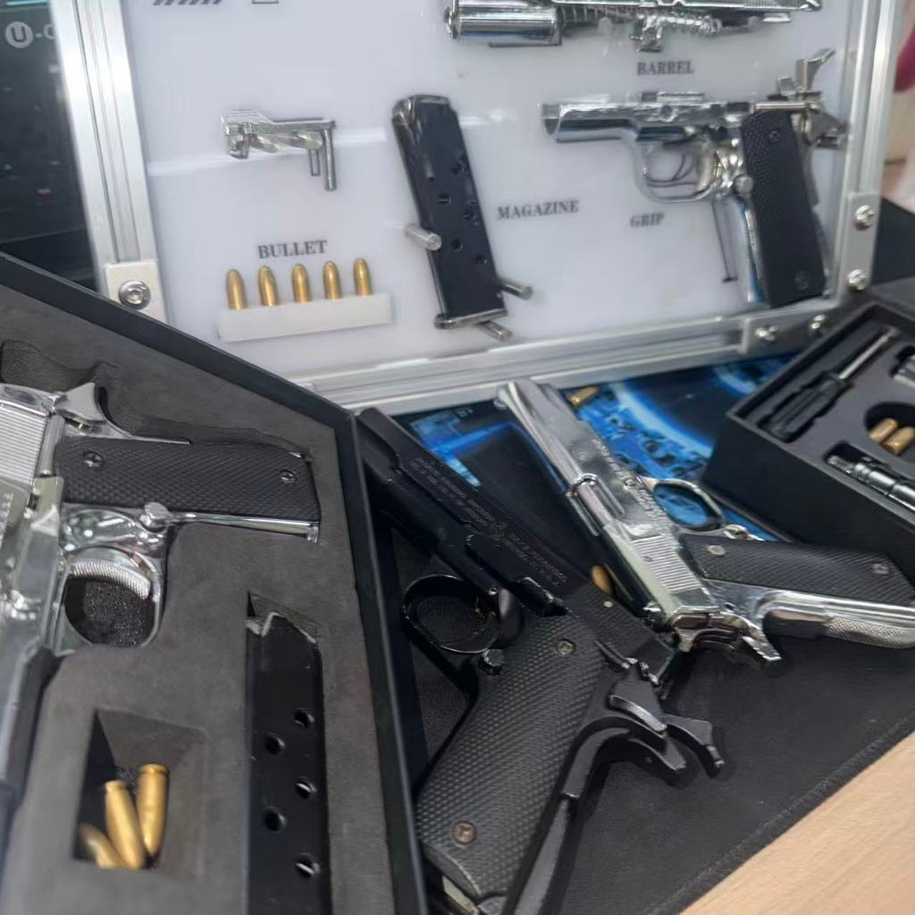 ⚔️โมเดล COLT M-1911 1911 อัตราส่วน 1:2.05 สามารถถอดประกอบชิ้นส่วนทั้งหมดได้ ทำโลหะแท้ ไม่สามารถยิงได