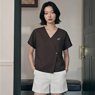 Glucoat | [A650/A651/A652] เสื้อยืดแขนสั้นคอวีสีเขียว/สีขาว/สีน้ำตาล กระดุมข้างหนึ่งเม็ด