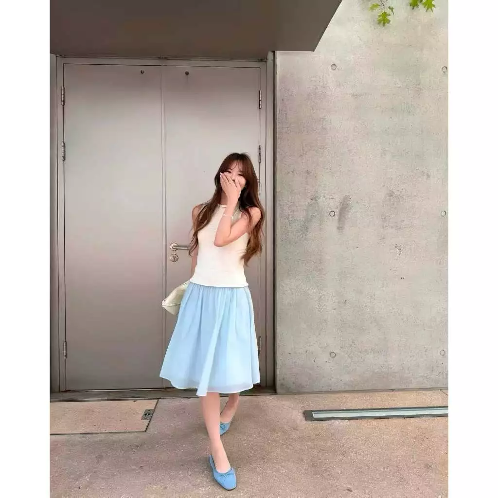 Mogwany พร้อมส่ง สีฟ้า, พรีสีชมพู/ Keira Set (เสื้อ+กระโปรง) เสื้อทรงสวย กระโปรงผ้าพลิ้ว ใส่สบาย ใส่เที่ยว ทำงาน