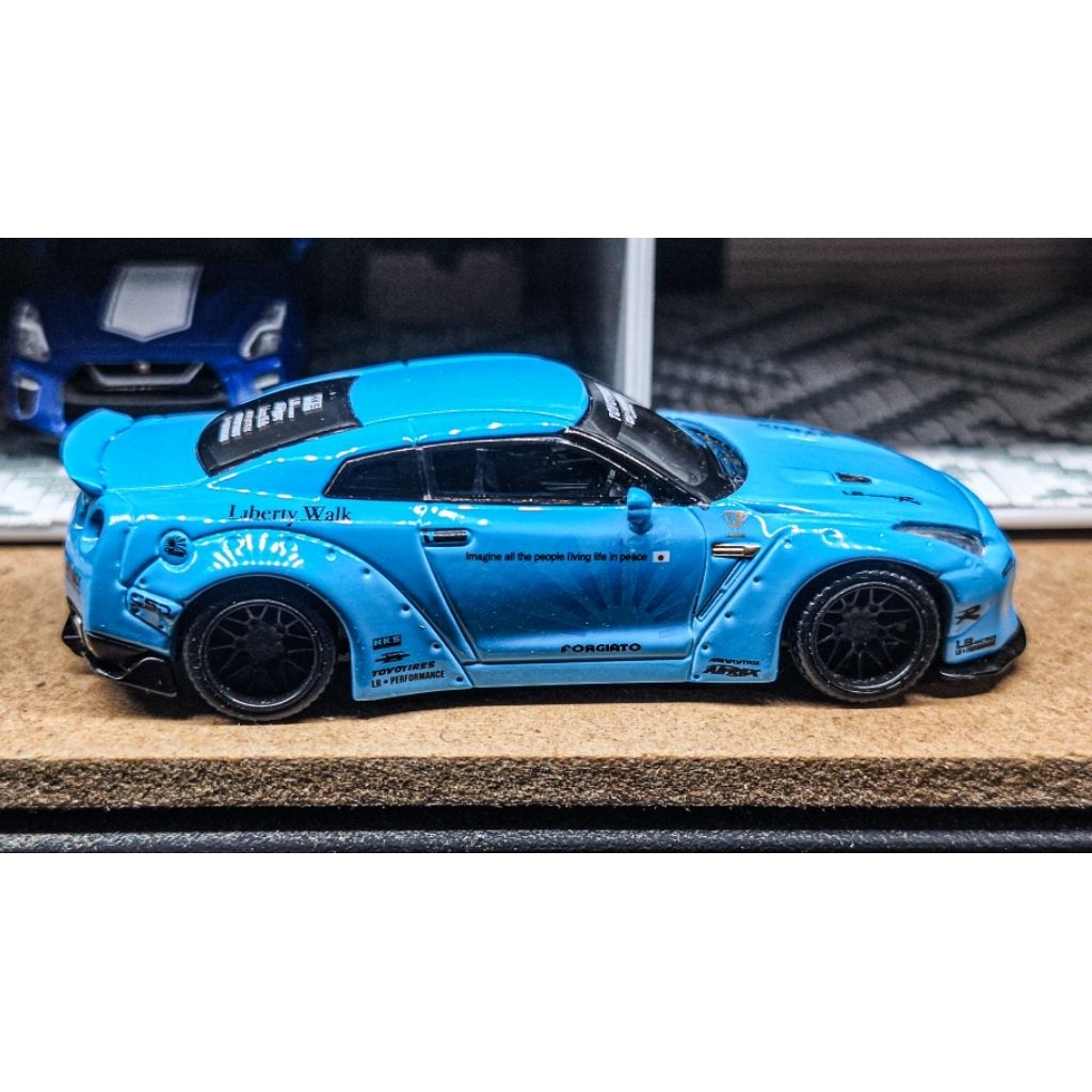 Nissan GTR R35 1/64 MINIGT