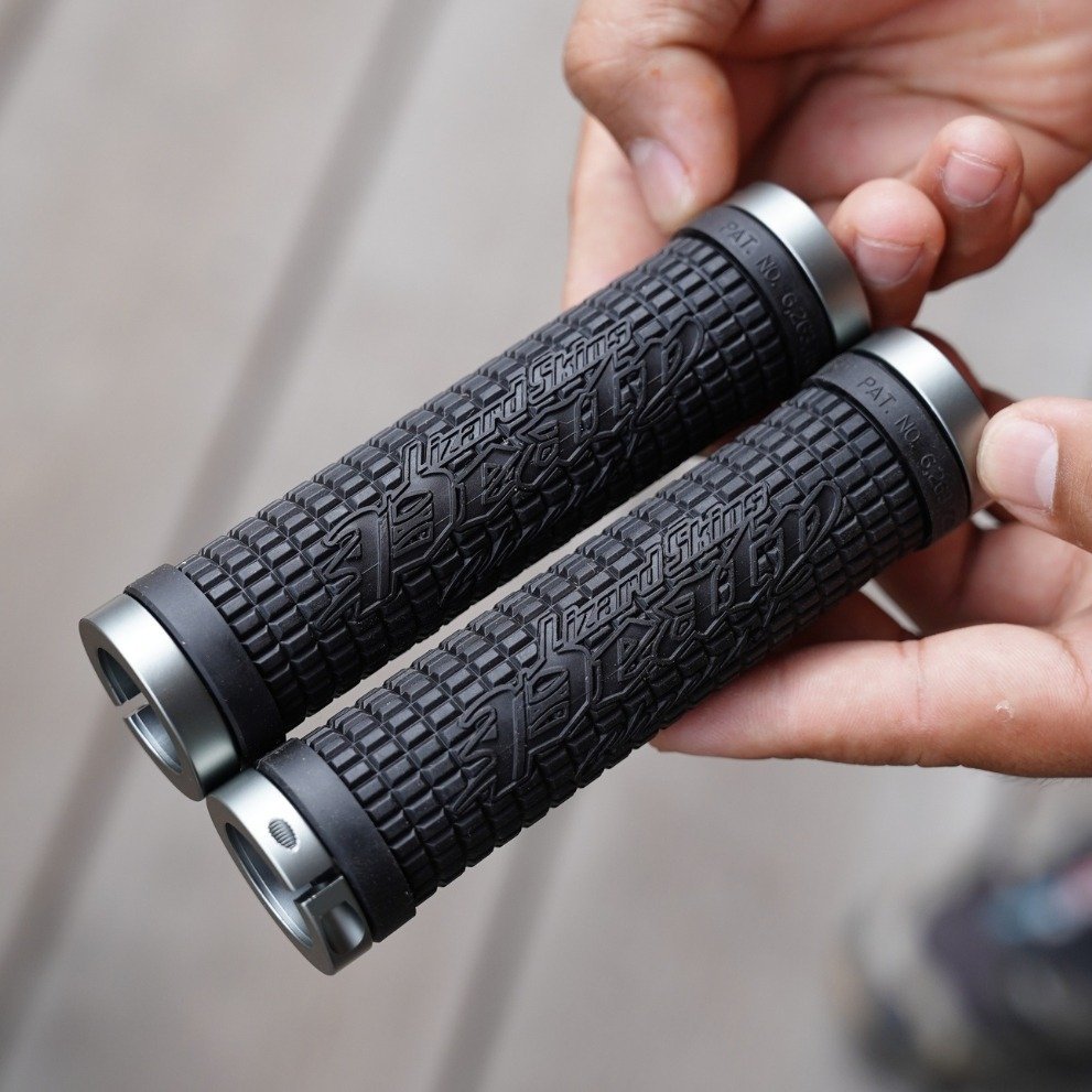 ปลอกแฮนด์สำหรับจักรยานยนต์/Lizard Skin / Peaty Lock on