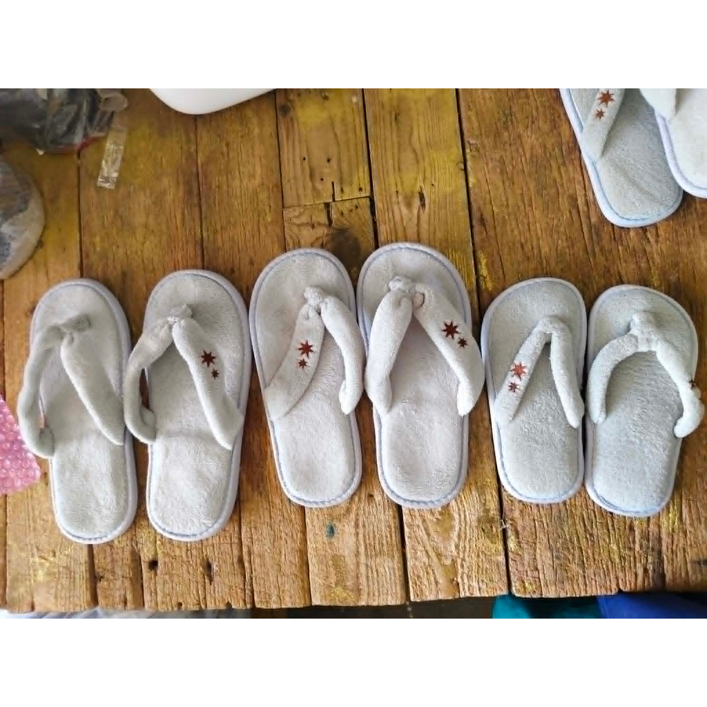 รองเท้าสลิปเปอร์  Slipper แบบหูคีบ ใส่ง่าย กันลื่นได้อย่างดีเยี่ยม เหมาะสำหรับใส่ในบ้าน พื้นกระเบื้อง