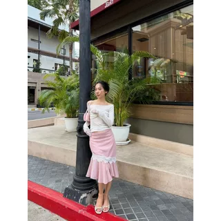 Fairy Skirt กระโปรงทรงหางปลาทิ้งตัวตัดต่อชายลูกไม้เฉียง