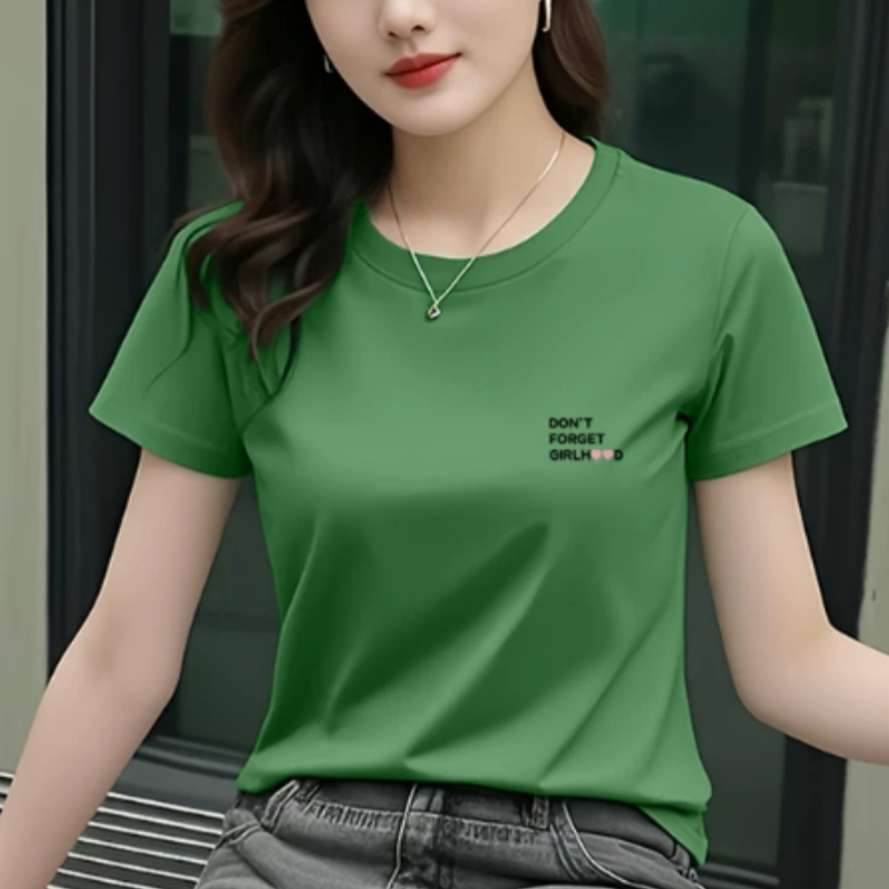 เสื้อยืดแขนสั้นสำหรับผู้หญิง: เสื้อสีพื้นดีไซน์เก๋คุณภาพเยี่ยมที่แมตช์ได้หลากหลายสไตล์ โดดเด่นด้วยลายกราฟิกตัวอักษรสุดชิ